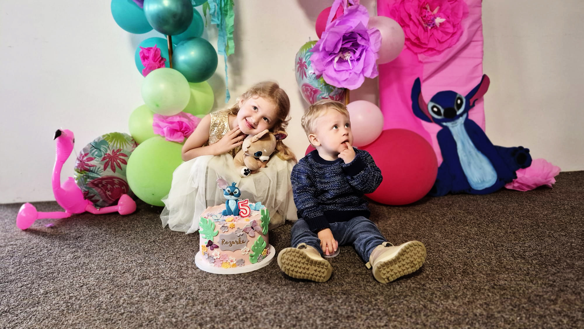 Lilo a Stitch oslava 5 let Martina Schenker fotograf Frýdek -Místek holčička drží titche